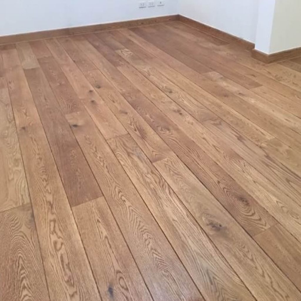 Oak flooring in teak color